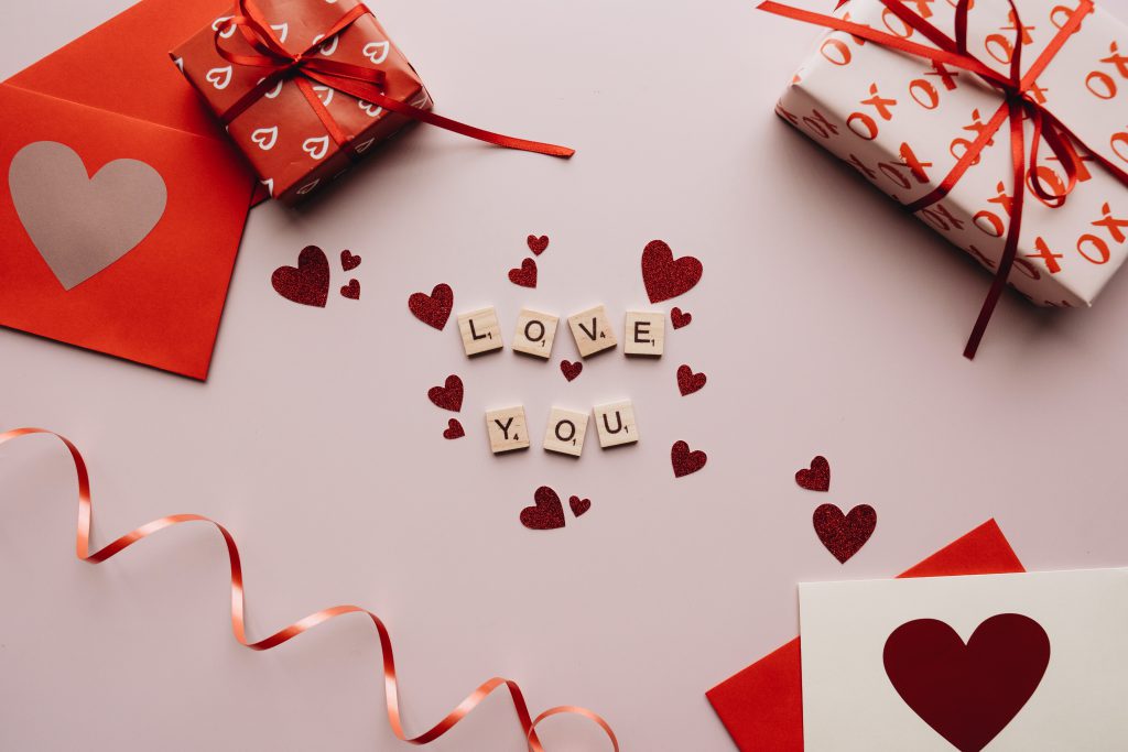romantic gifts for girlfriend